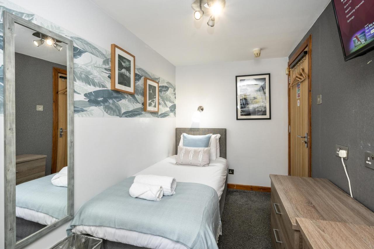The New Lodge Pontardawe ภายนอก รูปภาพ