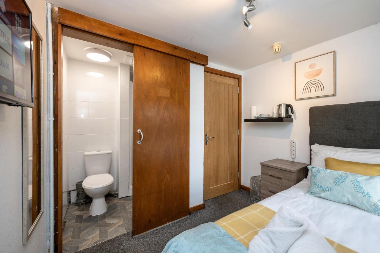 The New Lodge Pontardawe ภายนอก รูปภาพ