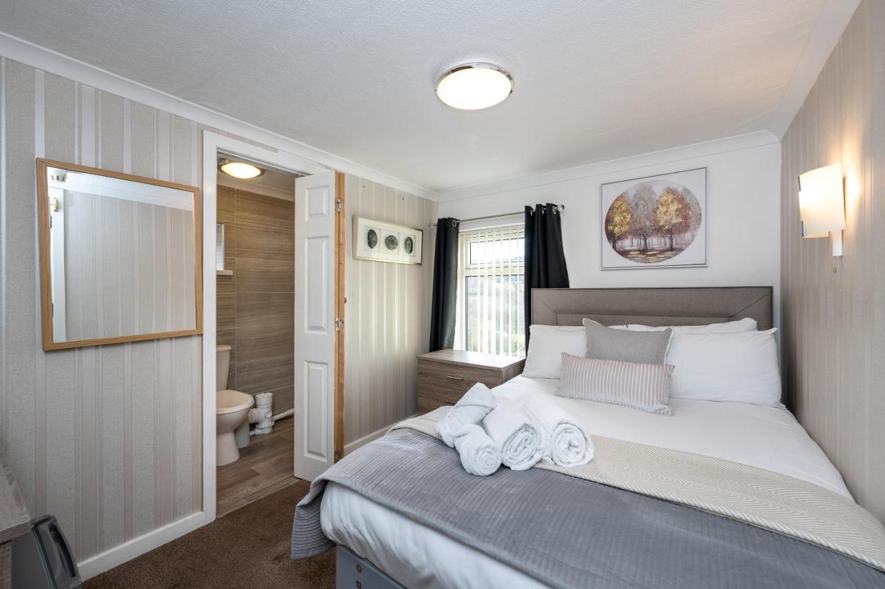The New Lodge Pontardawe ภายนอก รูปภาพ