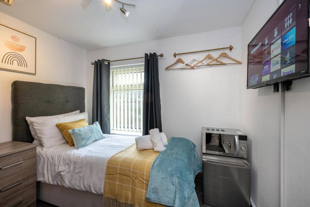 The New Lodge Pontardawe ภายนอก รูปภาพ