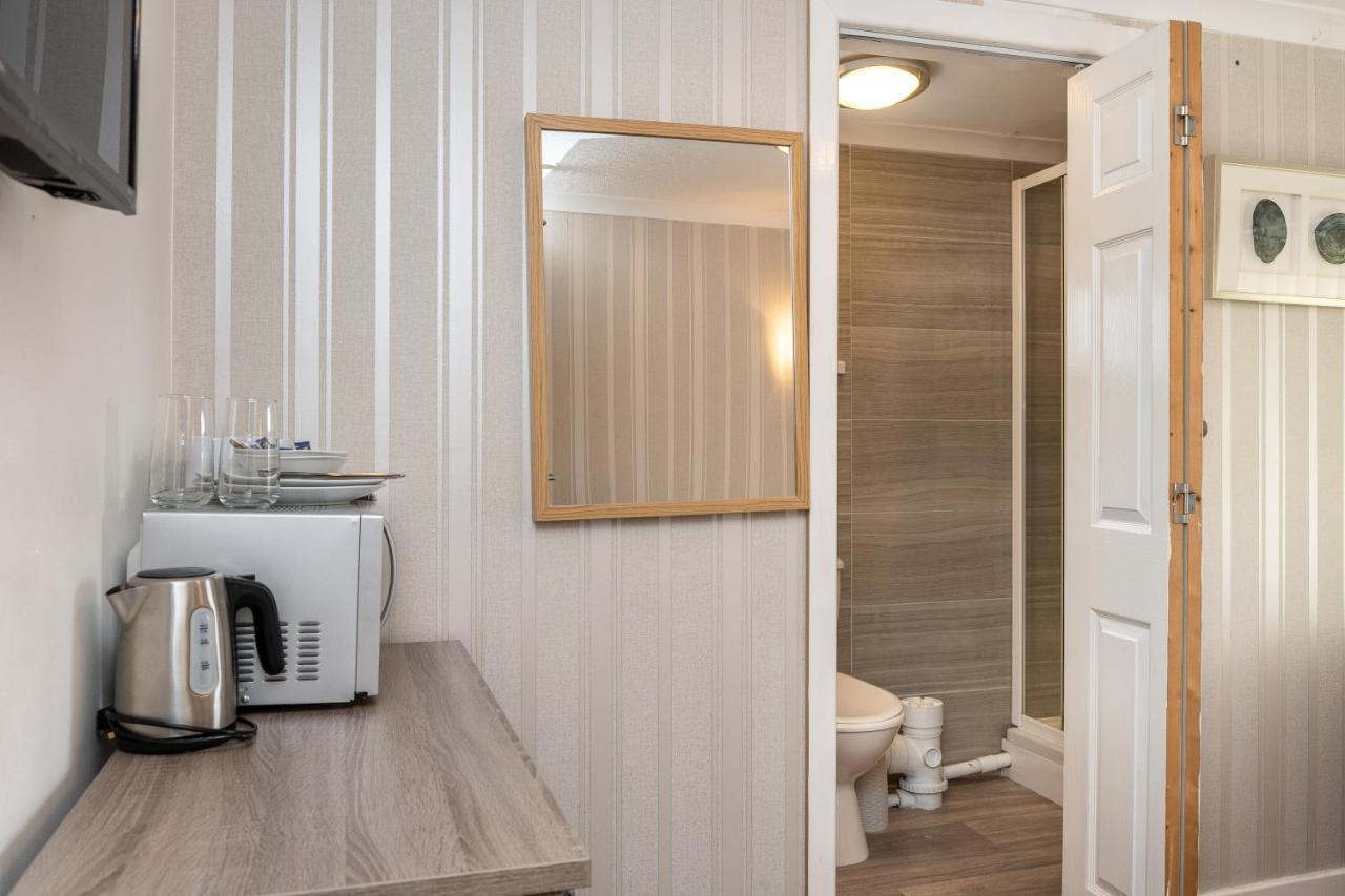 The New Lodge Pontardawe ภายนอก รูปภาพ