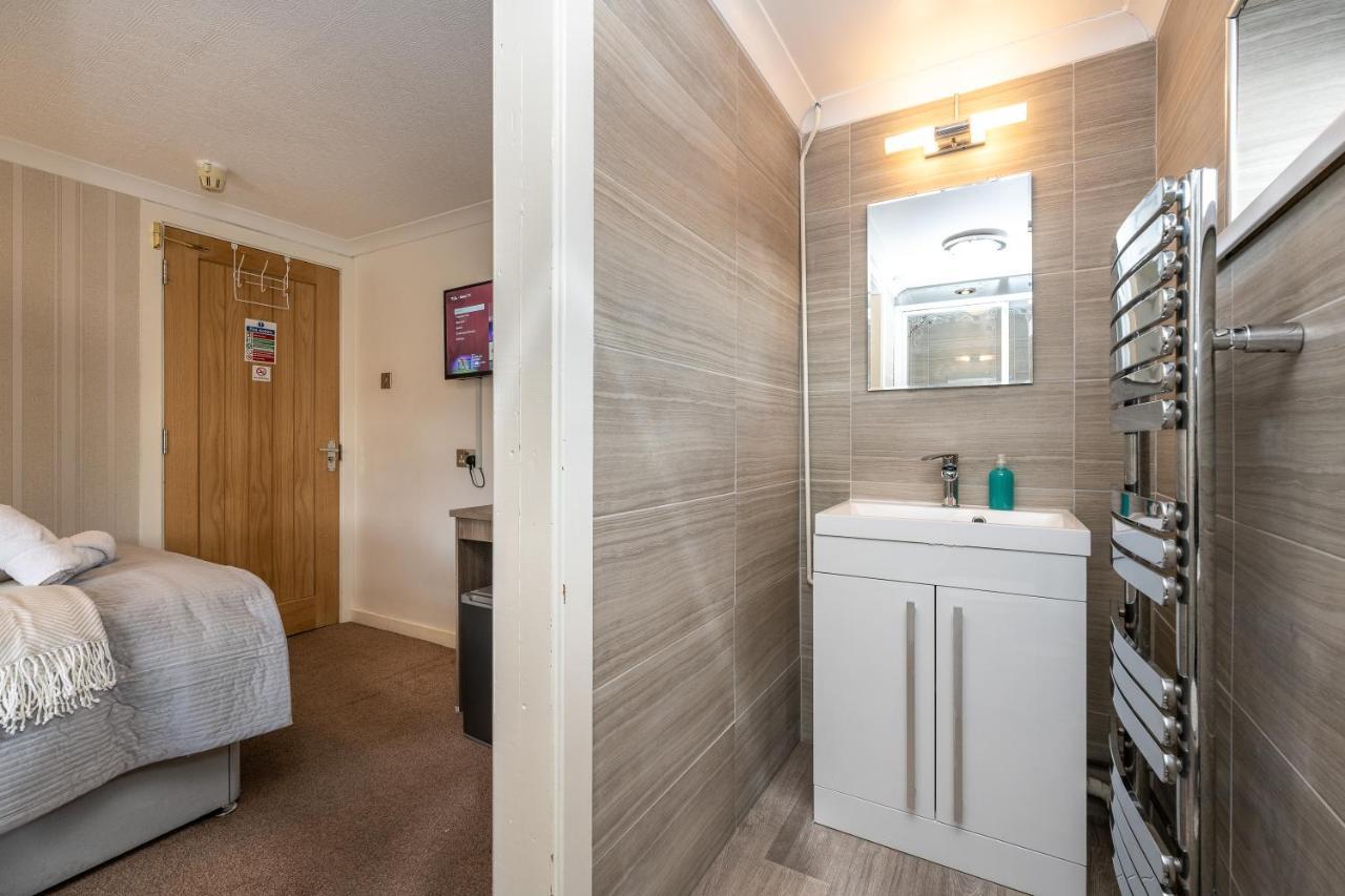 The New Lodge Pontardawe ภายนอก รูปภาพ