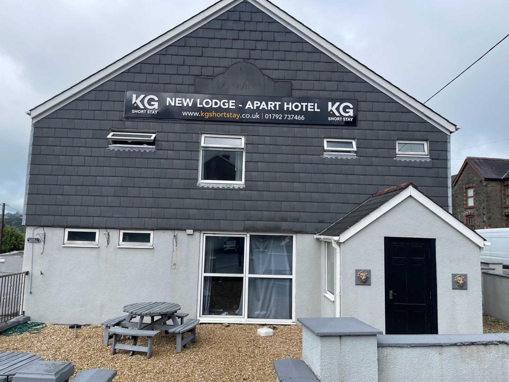 The New Lodge Pontardawe ภายนอก รูปภาพ