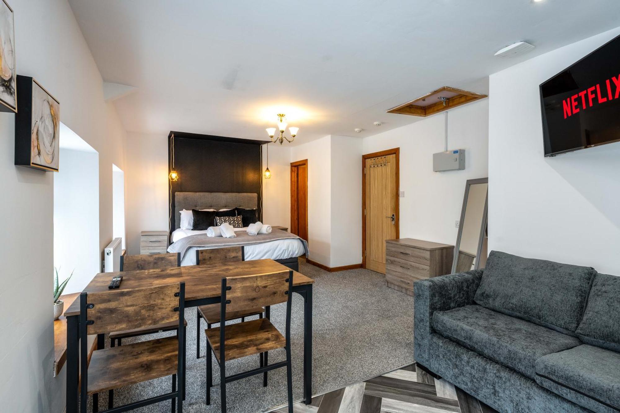 The New Lodge Pontardawe ภายนอก รูปภาพ